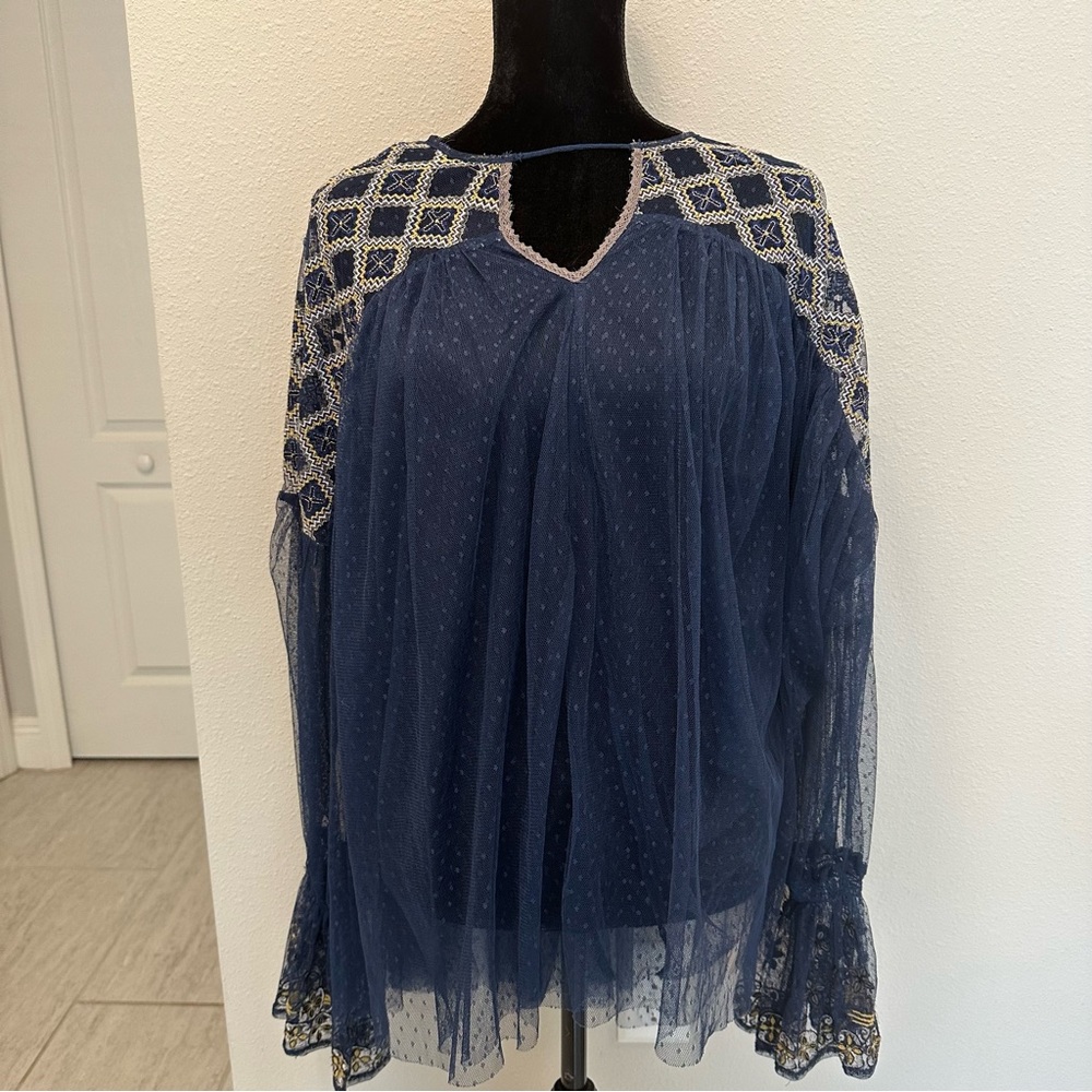 FREE PEOPLE SHEER TOP 🩵✨